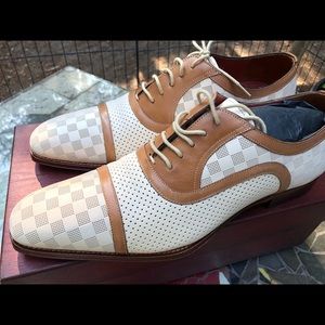 Men’s Cream dress shoes by Mezlan 9